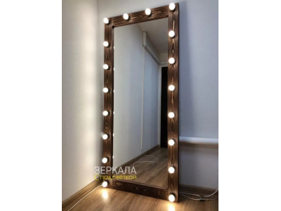 Выполненная работа: ростовое зеркало с подсветкой лампочками в раме цвета шоколад